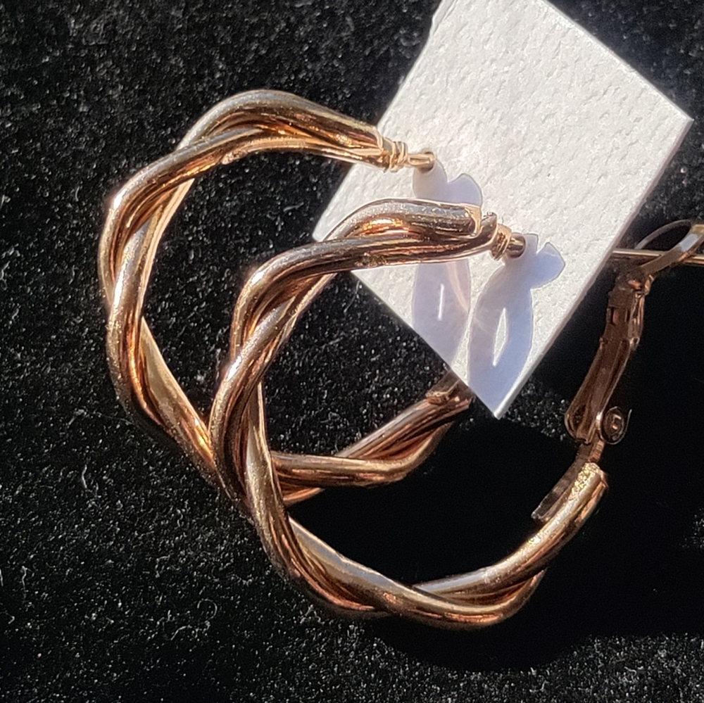 NEW Elegant Gold-tone Twisted Hoop Earrings